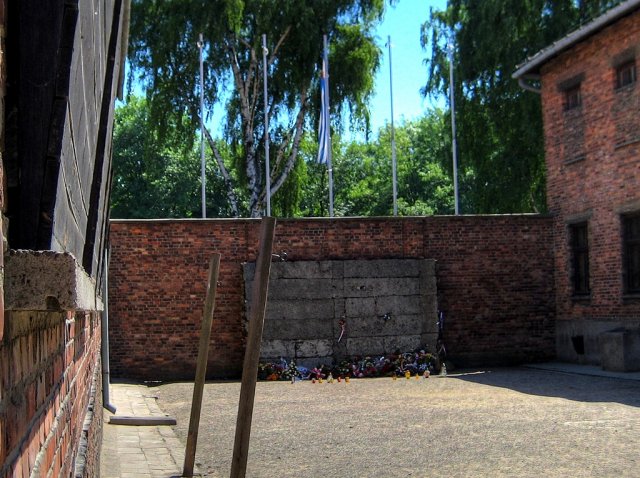 Auschwitz I execution wall
